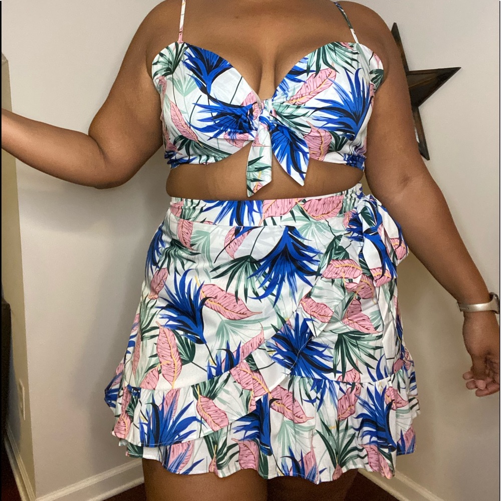Two piece frilly Island Set